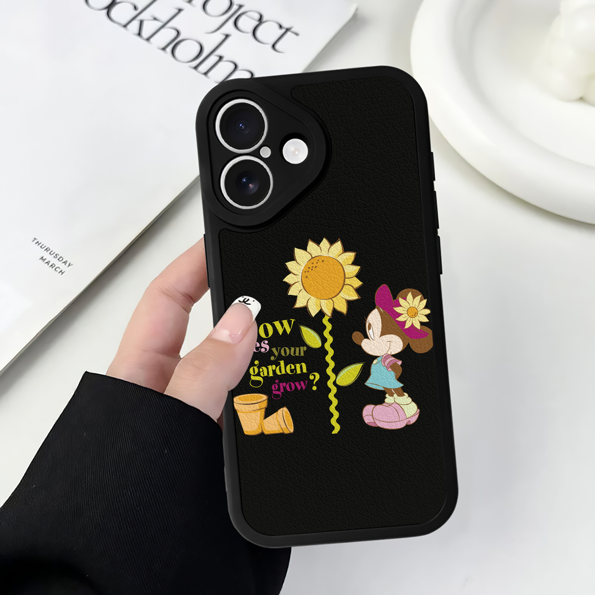 （画像用） ミッキーマウス Mickey Mouse 【iPhone 16シリーズ対応】シリコンスマホケース（レザー調） 材質：シリコン